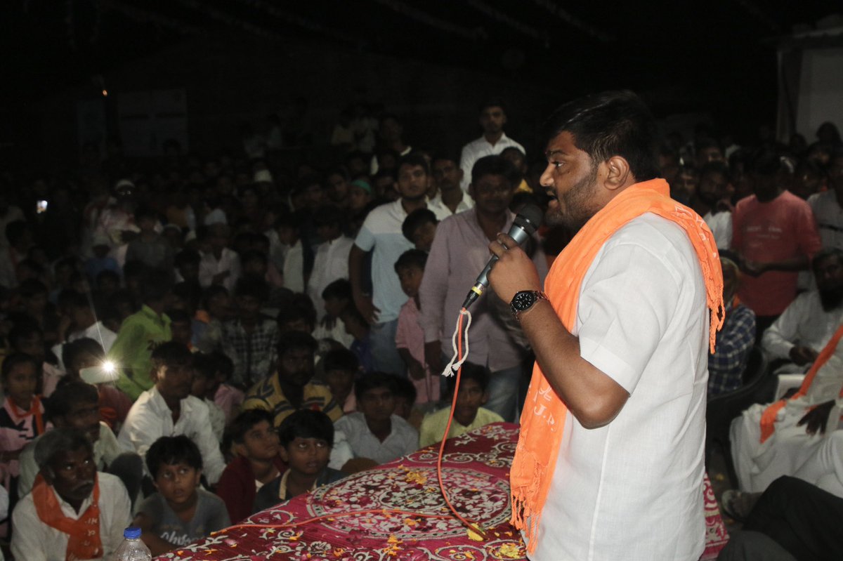 HardikPatel_'s tweet photo. आज विरमगाम विधानसभा के नलकाँठा विस्तार में विभिन्न गाँवों में नुक्कड़ सभाओं को संबोधित किया एवं भाजपा और विकास के लिए वोट माँगा। सभी समुदाय के लोग भाजपा के साथ जुड़ रहे है, जनता का भाजपा के प्रति जो उत्साह है वही भाजपा को विजयी दिलाएग��। https://t.co/fNGaPIHdP6