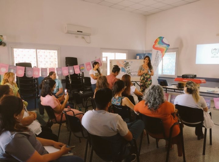PSaseyre's tweet photo. Este viernes 18/11 en el marco del Día Internacional por la Memoria Trans, reflexionamos en una jornada taller especial "narrando experiencias y desterrando mitos", honramos a las víctimas de actos violentos transfóbicos.

Todxs merecemos vivir una vida libre de violencias. https://t.co/TCgS2inYQL