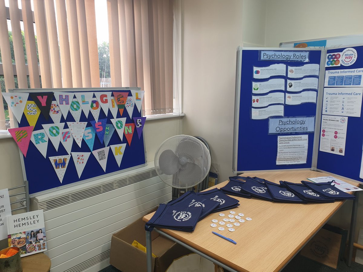 ChloeT_AP's tweet photo. Had a lovely time today talking to those at Greak Oaks around the work of psychological professionals - with cake and coffee of course! 🍰☕ #psychologicalprofessionsweek #traumainformedcare @rdash_nhs https://t.co/eHfZCWfZ3p