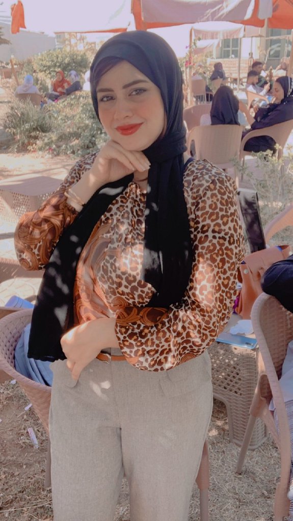 اول صوره انزلها ليا ونا ف الجامعه 😂🤎🤎🤌🏻