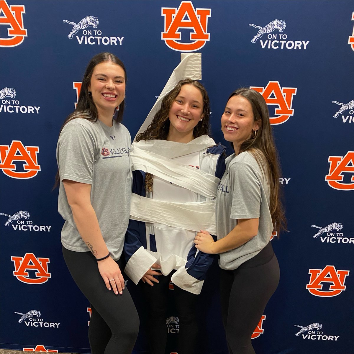 SIGNED . Let's all welcome Auburn Volleyball to OTV! War Eagle!

Become a member at ontovictory.com
#ontovictory #rollOTV #theOTV #auburn #auburntigers