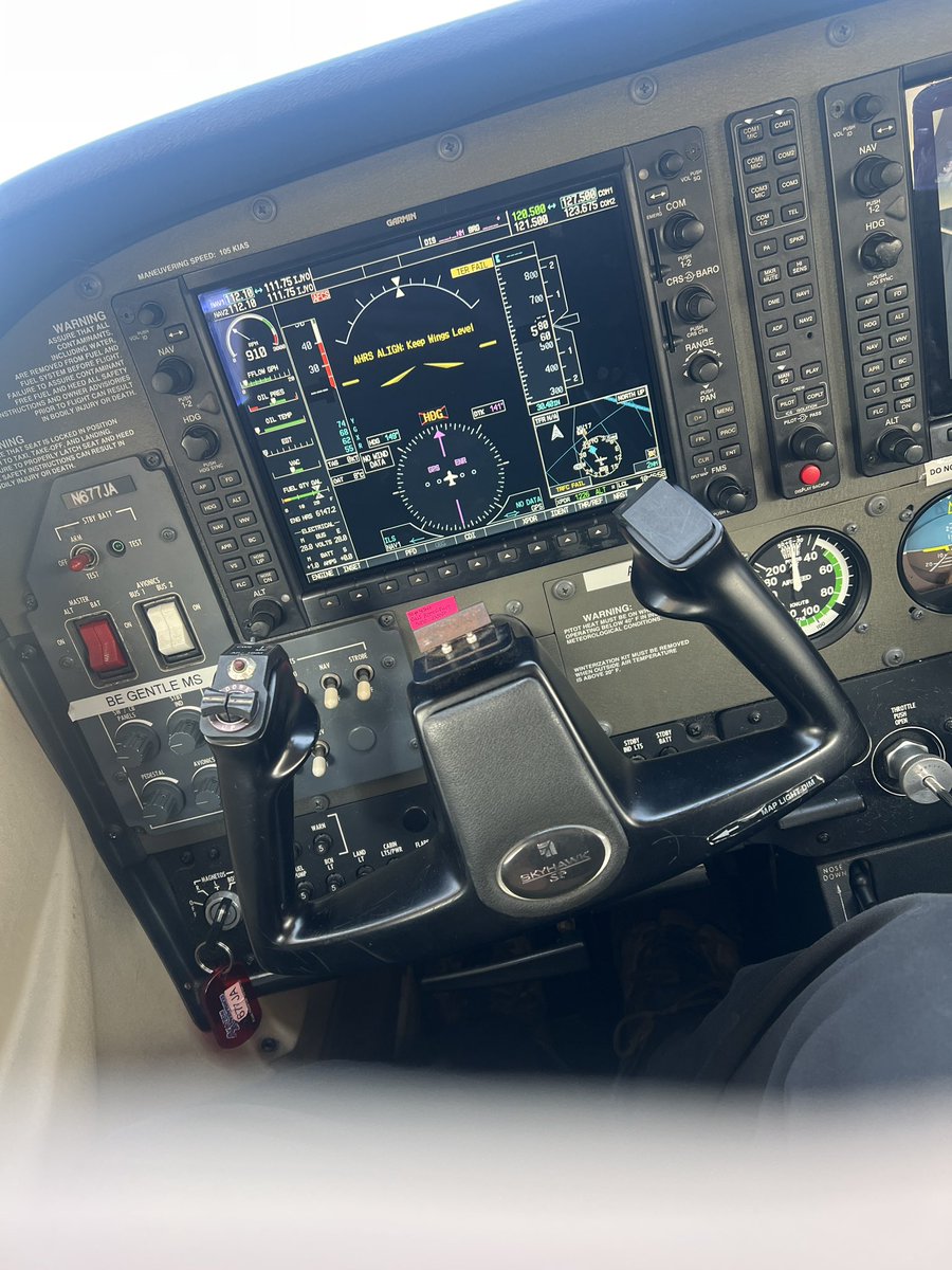 Knightstalker_d's tweet photo. Running up a Cessna 172s for maintenance #a&amp;p #Aircraft #Mechanic #worklife #cessna #aog #textronaviation https://t.co/zPdb97QYFe