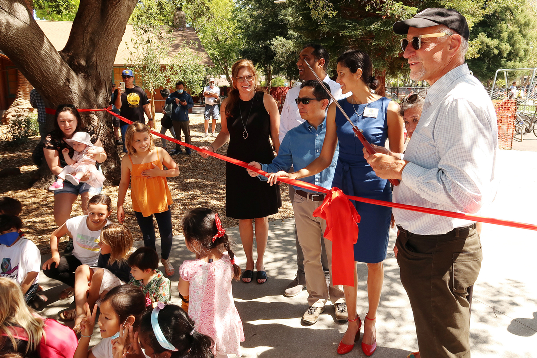 Throwback to the Grand Re-Opening of the JMZ and Rinconada Park! ✂️🎗The day saw festive tunes, food and ice cream trucks for the family, the unveiling of our brand new Solar Exhibit, and more!

Image description: Happiness is the tone of this pic as children gather around