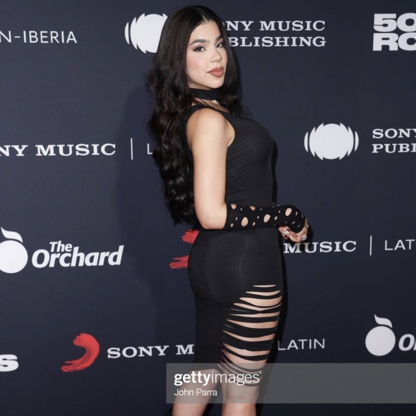 KeninisMx's tweet photo. Kenia OS en la Red Carpet del after party de Sony Music Latin en los #LatinGRAMMY. https://t.co/snaO0NMa21