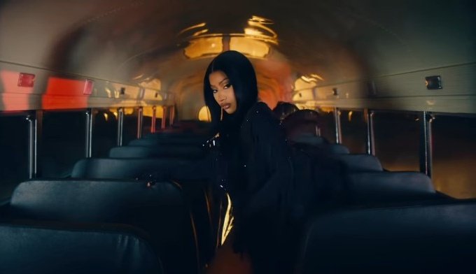 lailypopp's tweet photo. Barbz when nicki is on a bus https://t.co/1VwzYbd3nx