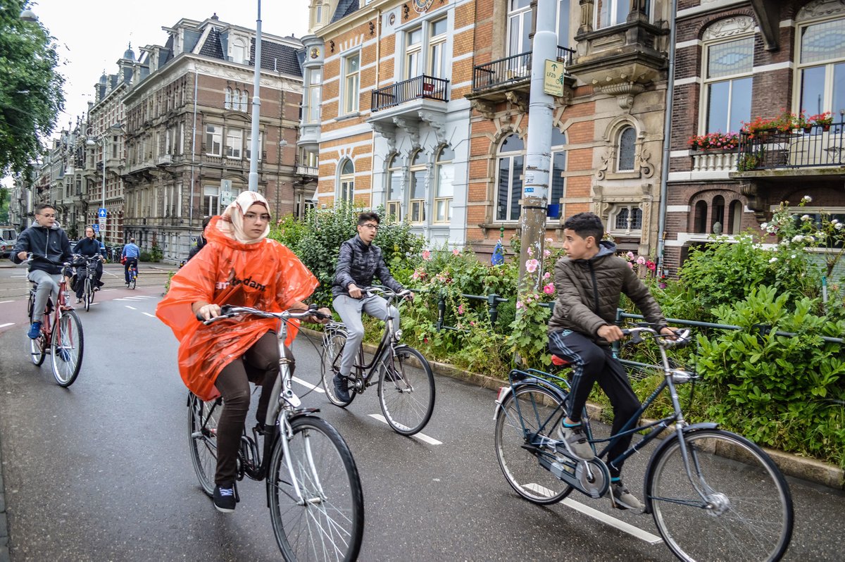 Cycling_Embassy's tweet photo. In 2019, @AmsterdamNL equipped 700 cyclists with a device that allowed them to "ping" when encountering a complicated, clumsy or unsafe traffic situation.

36,460 events were registered, which will inform upgrades to their bike network in the years ahead.

https://t.co/IjW0MR867V https://t.co/LMydDmDgg6