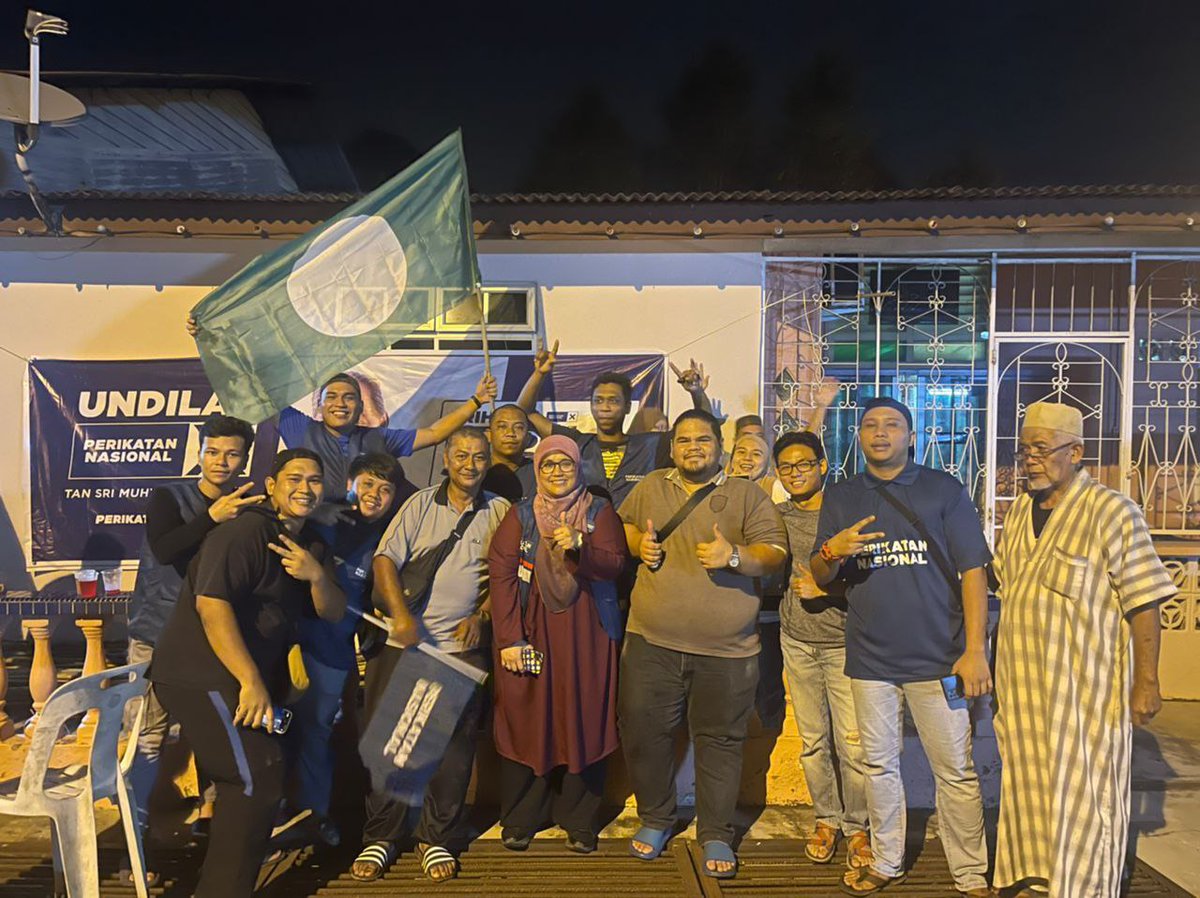 emysamsudin's tweet photo. Last lap. Sebelum berakhirnya tempoh kempen tepat jam 12.00 malam. Terima kasih atas sokongan semua.
Jangan lupa esok ye janji kita. Mohon sokongan anda semua. Calon 02, Perikatan Nasional.
#terusbekerja #terusberkhidmat #calon02 #PNBEST #bersihdanstabil https://t.co/DJ3ORTjLhL