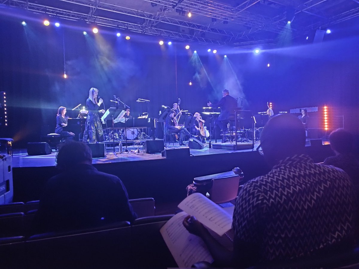 trishclowes's tweet photo. #soundcheck @robertmitchellm with score... @Ldn_Sinfonietta @laurenkvoice #changingstandards https://t.co/x6A9j4xXyk