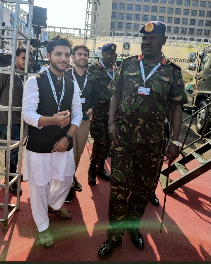 tchamp2112's tweet photo. Kenya Army Cheif " Peter Mbogo Njiru" βοΈ
#ideas #IDEASPakistanExhibition2022
#IDEASPakistan2022 #ideas22
@DCI_Kenya
@Hot_96Kenya
@kdfinfo @StateHouseKenya https://t.co/WaLvQ76zYI