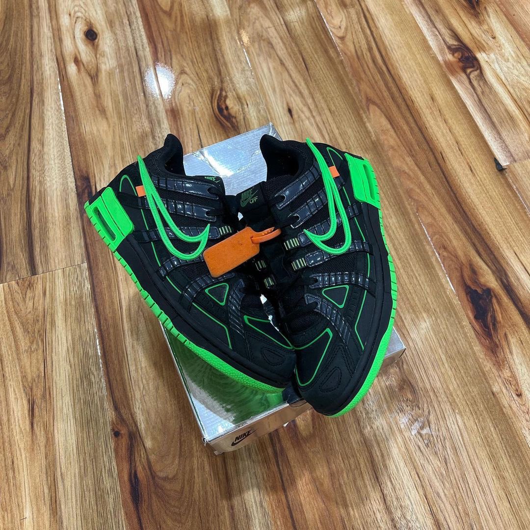 Off white rubber dunk in store now!
Size 10 $289.99 FCFS #steal