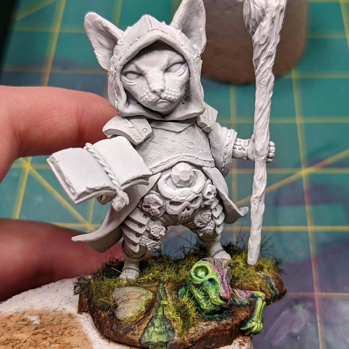 SteepTPainting's tweet photo. Finishing up the base tonight! I’m really happy with the flocking, I tried painting it up too and I’m pleased with the effect! I think it has a little more to go before the OSL really sells on the base, but I’m pleased ☺️! https://t.co/inoRWiOkmi