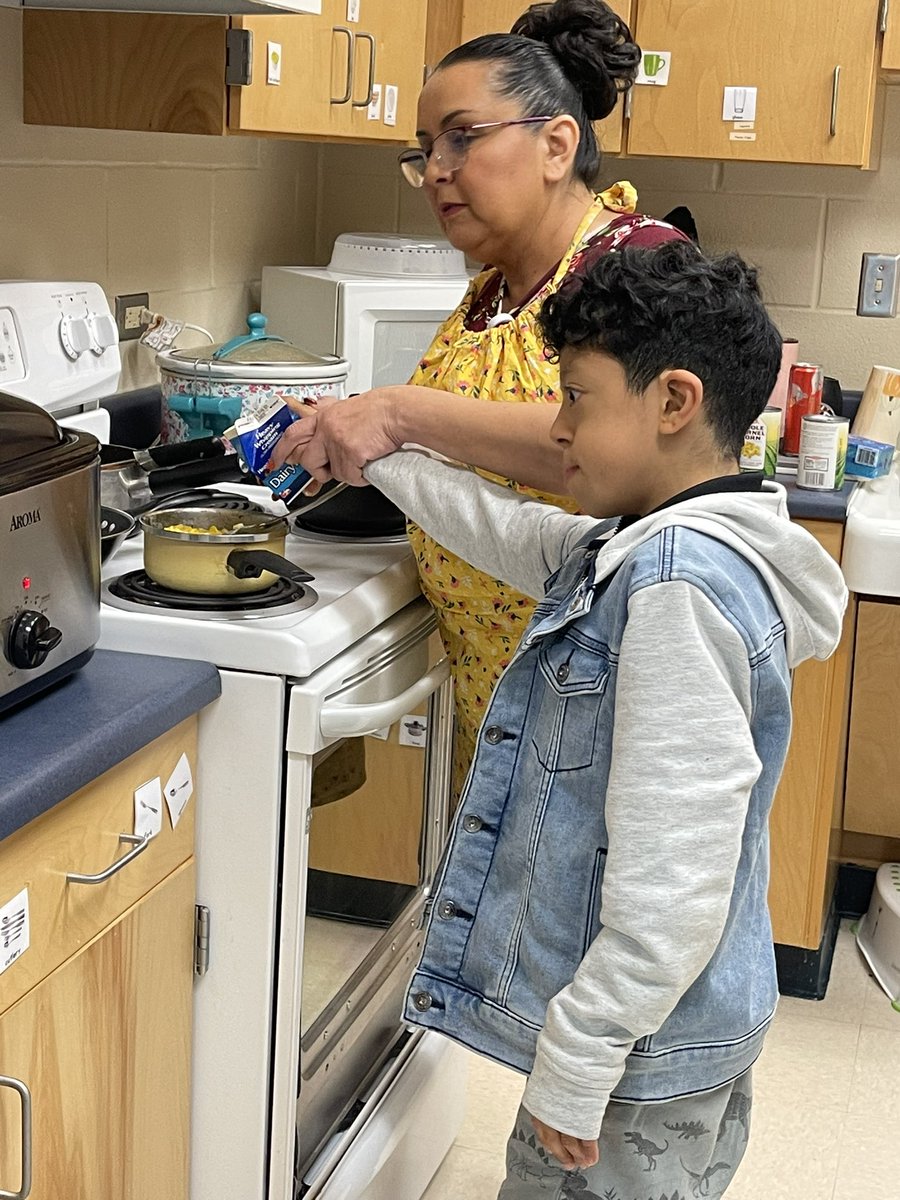 MsTaylorALE's tweet photo. Murnin ALE is cooking up a storm for our annual Thanksgiving dinner!  Counting,measuring, learning how to use kitchen tools is so much 🤩  @NISDMurnin @NISDSpecialEd https://t.co/4aZQ08Ddn2