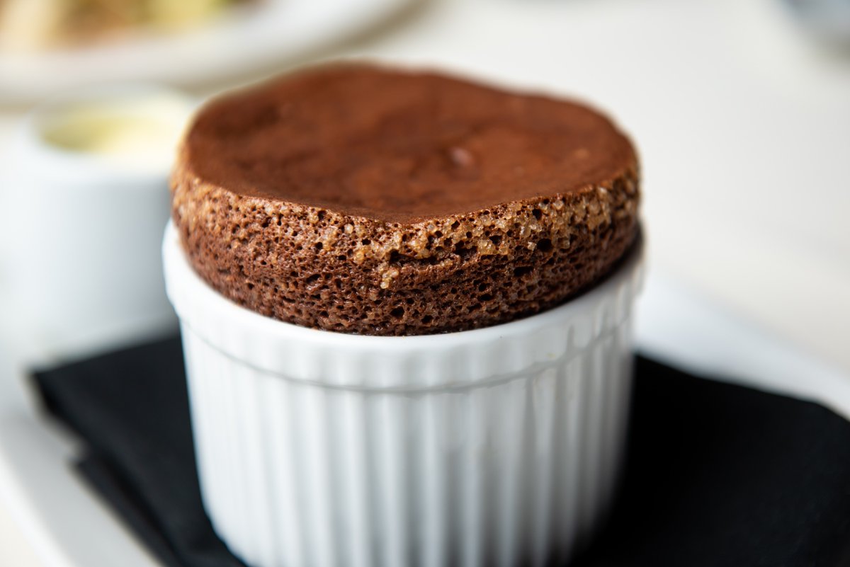 Treat yourself to something special this weekend❣️ Enjoy our Friday and Saturday Soufflé Specials! #SeeYouAtScampo
🍫 Valrhona Chocolate Soufflé