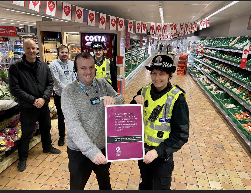 Great to have @NorthEPolice police in-store talking about more patrols to tackle crime within the city centre. All support is appreciated by my team. @JimMurphy2018 @maria_dryburgh #Respect22 #FreedomFromFear #NorthEastCrimeReduction