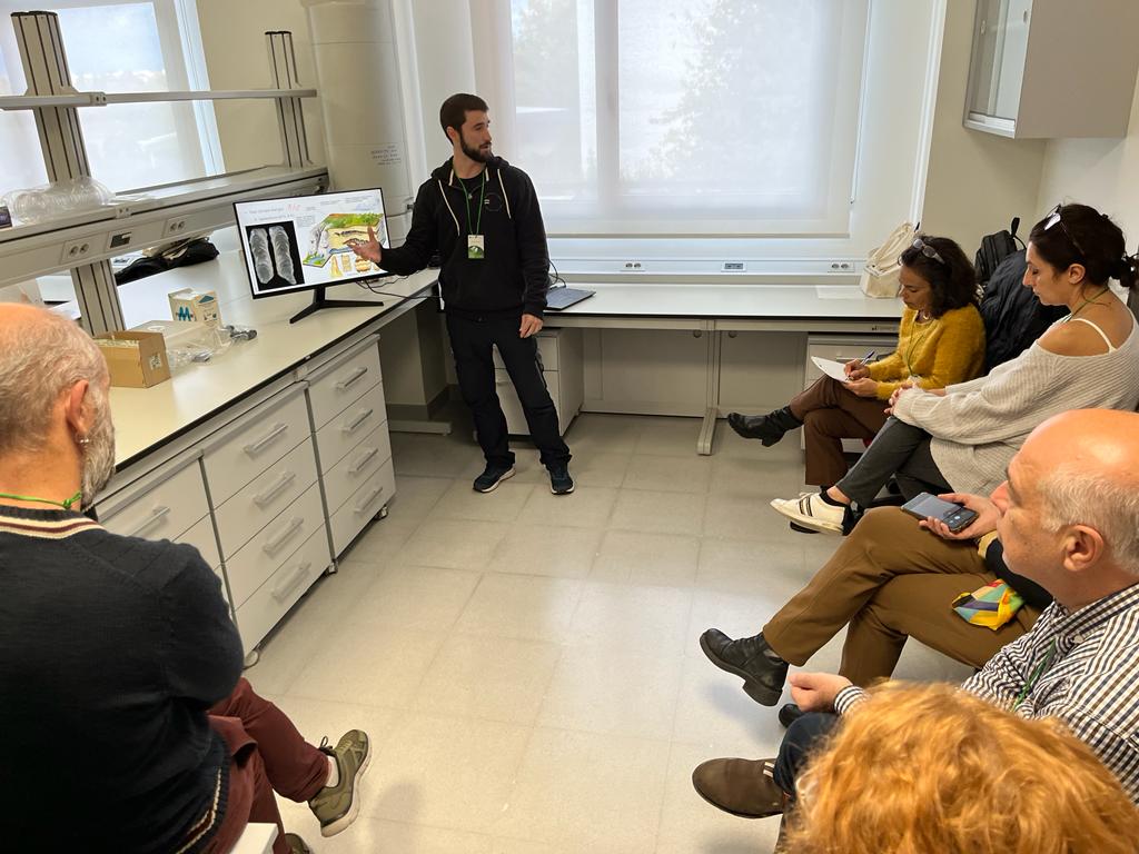 FDescubre's tweet photo. Y estos talleres:
👉 Diversidad microbiana en suelo y plantas.
👉 Compostaje en una botella
Aquí todos los detalles del proyecto
👉 https://t.co/rzQ7vs8TZ5
#Boostinggreeneducationatschool #ErasmusPlus #erasmusplusproject #greeneducation #climatechange https://t.co/upRWruyP4I