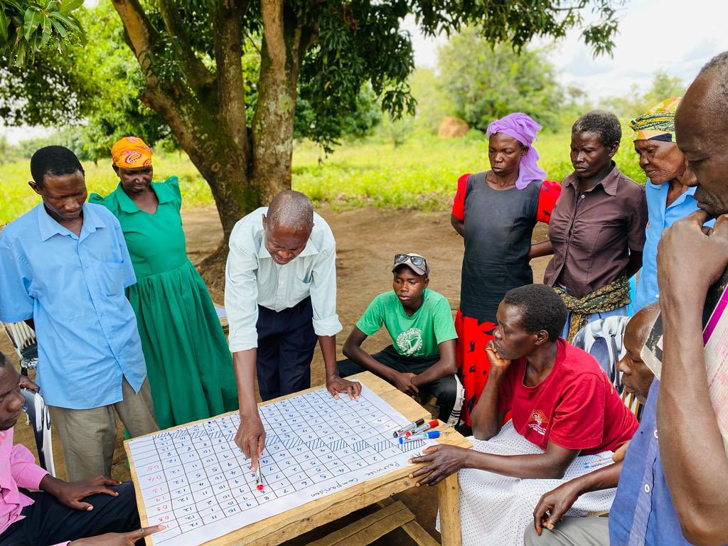 ESAFFUG's tweet photo. Members of Ogolai Farmer Field School in Amuria are taking part in evaluation of their breeding objectives. 

ESAFF Uganda is conducting grassroots evaluation for all the 31 FFS conducting Participatory Plant Breeding. 

#AgroecologyNow https://t.co/gv8zAMz9Tu
