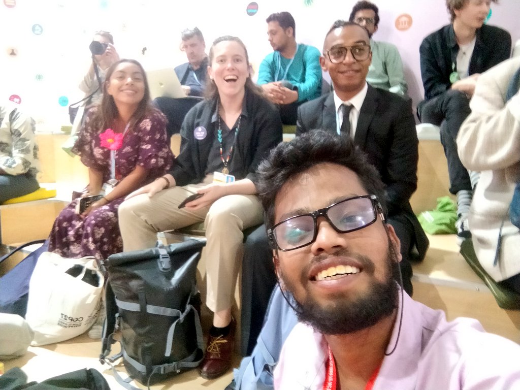 SohanYouthNetG's tweet photo. 🚨 HAPPENING NOW: Youth activists address lack of progress on #LossAndDamage
“Don’t just say it, pay it!
We need new loss and damage funding now that supports the most vulnerable from disasters and not the polluters from liability.”
#COP27 #GenerateAction https://t.co/VjDz3ObQNp