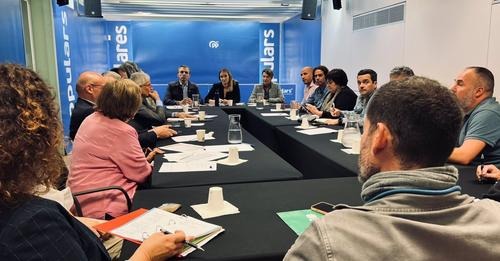 fsieib's tweet photo. Representats de Patronals d'Educació i dels Sindicats reunits amb el Grup Parlamentari @ppbalears per parlar de la situació actual. Manu Sirvent assiteix en representació de FSIE Illes Balears. #fsieib #pp_ib https://t.co/hkumWYtVcK