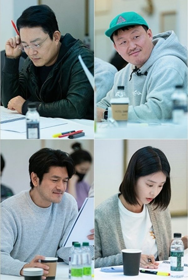 #MaDongSeok's series film #TheRoundUp4 started filming with #KimMooYeol #LeeDongHwi #ParkJiHwan #LeeBumSoo #KimMinJae #LeeJiHoon #LeeJooBin.

Naver