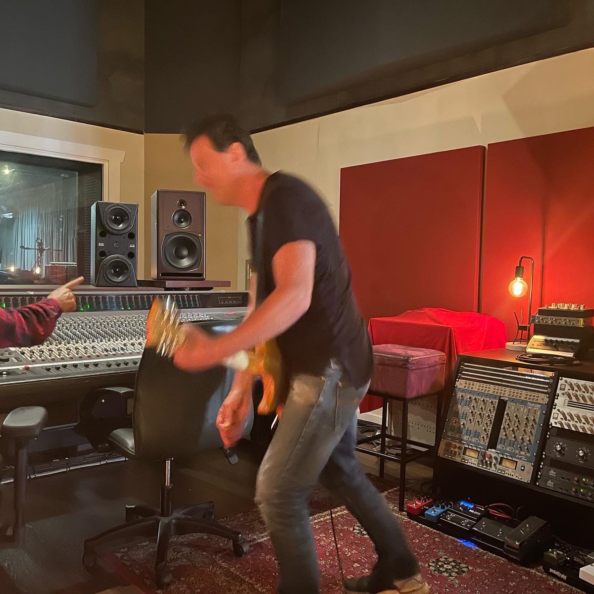 jacobsrunband's tweet photo. wrapping up week 2 recording with Dragan in full flight - and a selection of behind the scenes pics - a couple of days off and we’ll be back into it next week - have a great weekend 😊🙏🎶
#jacobsrun #jacobsrunband #recording #newalbum https://t.co/58S3MS6LjI