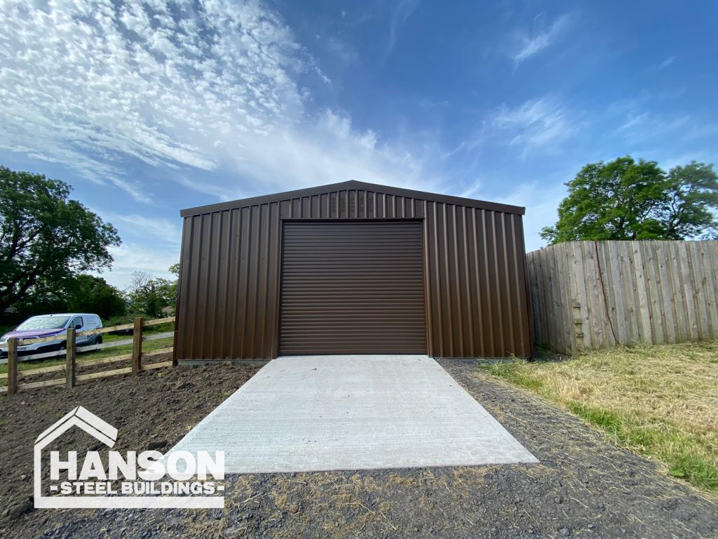 Hansonbuildings's tweet photo. Our Bronze Level Insulated Single Garage 🛠 Do you think Jeremy Clarksons Lamborghini Tractor would fit in here?🚜🚜 #farming #diddlysquatfarmshop #farmstore #hansonbuildings #hansonsteelbuildings https://t.co/zniBAL91XM