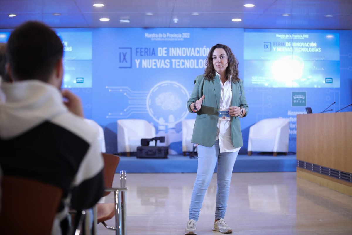 INPRODipusevi's tweet photo. Comienza la intervención de Blanca Vera de @AlairePilotos sobre los drones en la actualidad, Tecnología y Normativa. Repasa la #Formación necesaria para volar en escenarios abiertos y con distintas categorías de #drones #InproInnova https://t.co/ygI2Xd8tS8