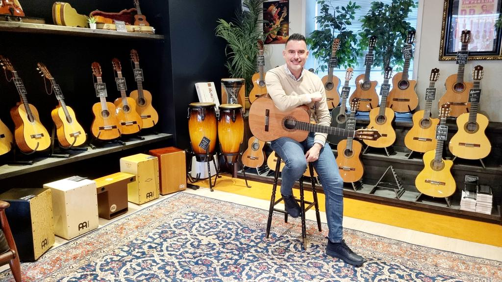 Primera parada en Dinamarca 🇩🇰

Feliz de anunciar que se abren nuevos e importantes canales de distribución de las guitarras "Modelos Piñana" de <a href="/AlhambraG_Spain/">Alhambra Guitarras</a>

Trabajamos para conseguir modelos más competitivos y que respondan a las demandas de los guitarristas más exigentes.