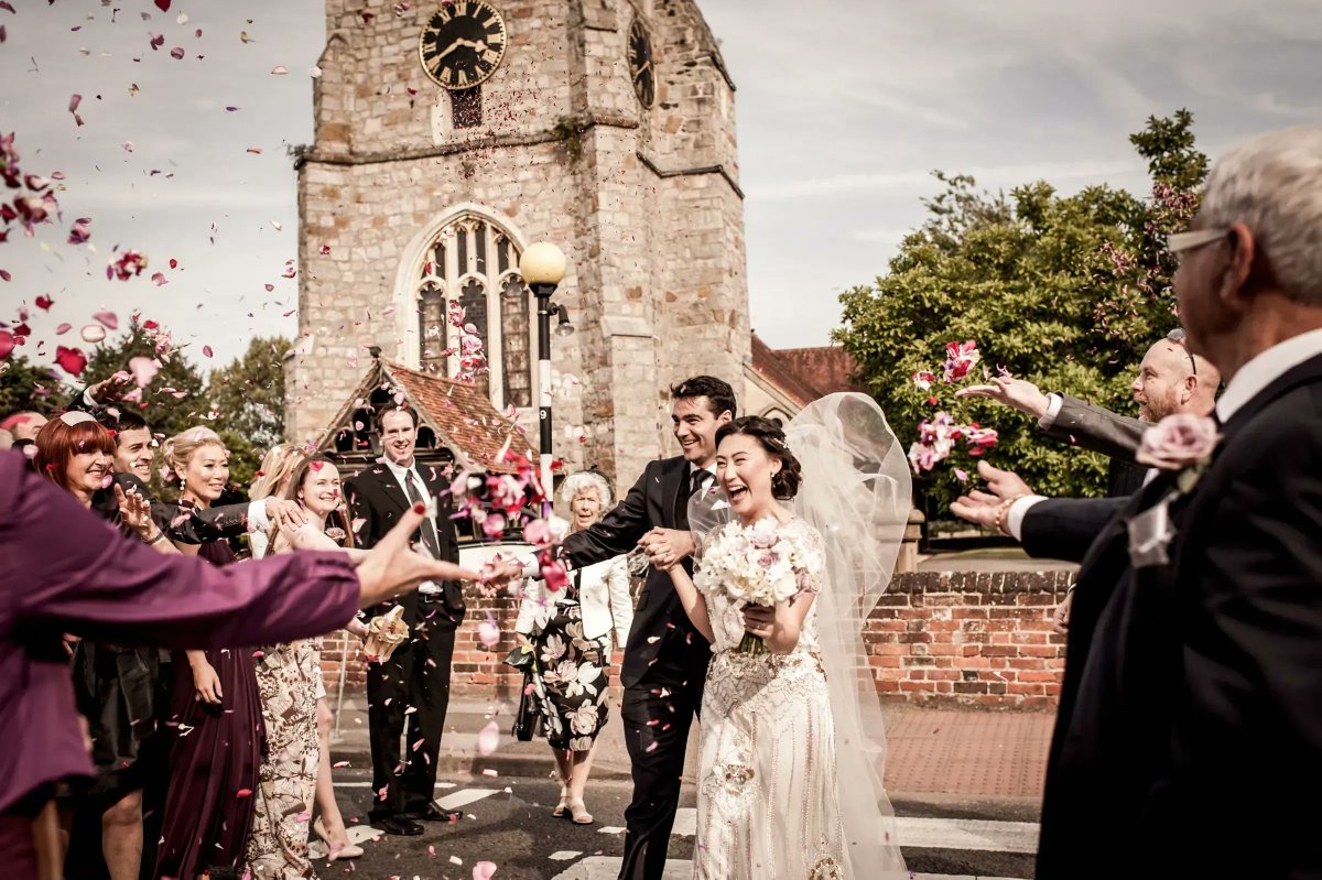 allisterfreeman's tweet photo. Confetti on Chobham high street!

Love the colours...

https://t.co/NegCqOynhk 

#surreywedding 
#naturalweddingphotography
#ukweddingphotographer https://t.co/9YshZXDYrQ