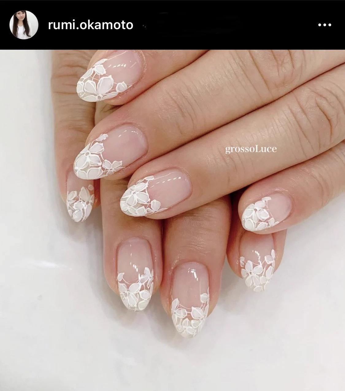 @_sumeshi_chan 私も供養させてください。
前撮り用に依頼にしたらこの仕上がりでした。
手直し頼む日もなく、このまま決行。
手元写すシーンもあったので一生ものの写真に残りました。 