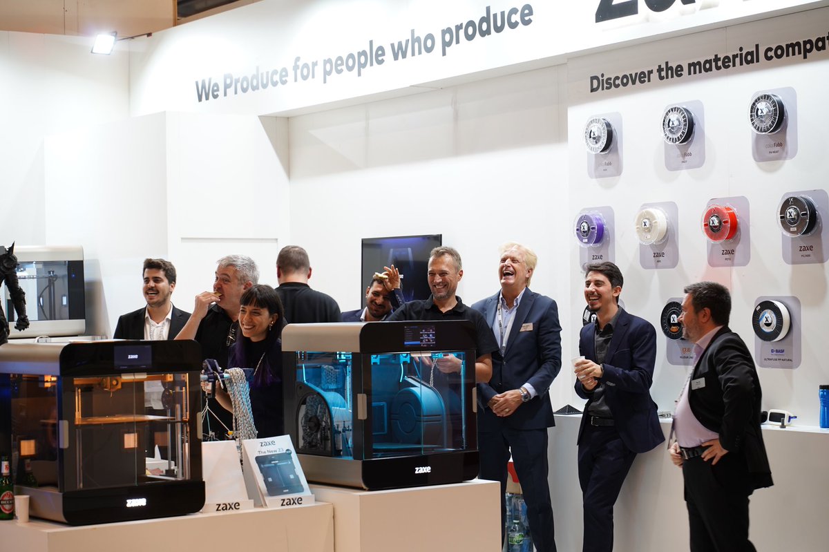 Zaxe3D's tweet photo. Where faces take the shape of smiles. 😄🙌🏻  #formnext2022 

Hall 12.1
Booth D19
@formnext_expo https://t.co/4r9v7DO4zP