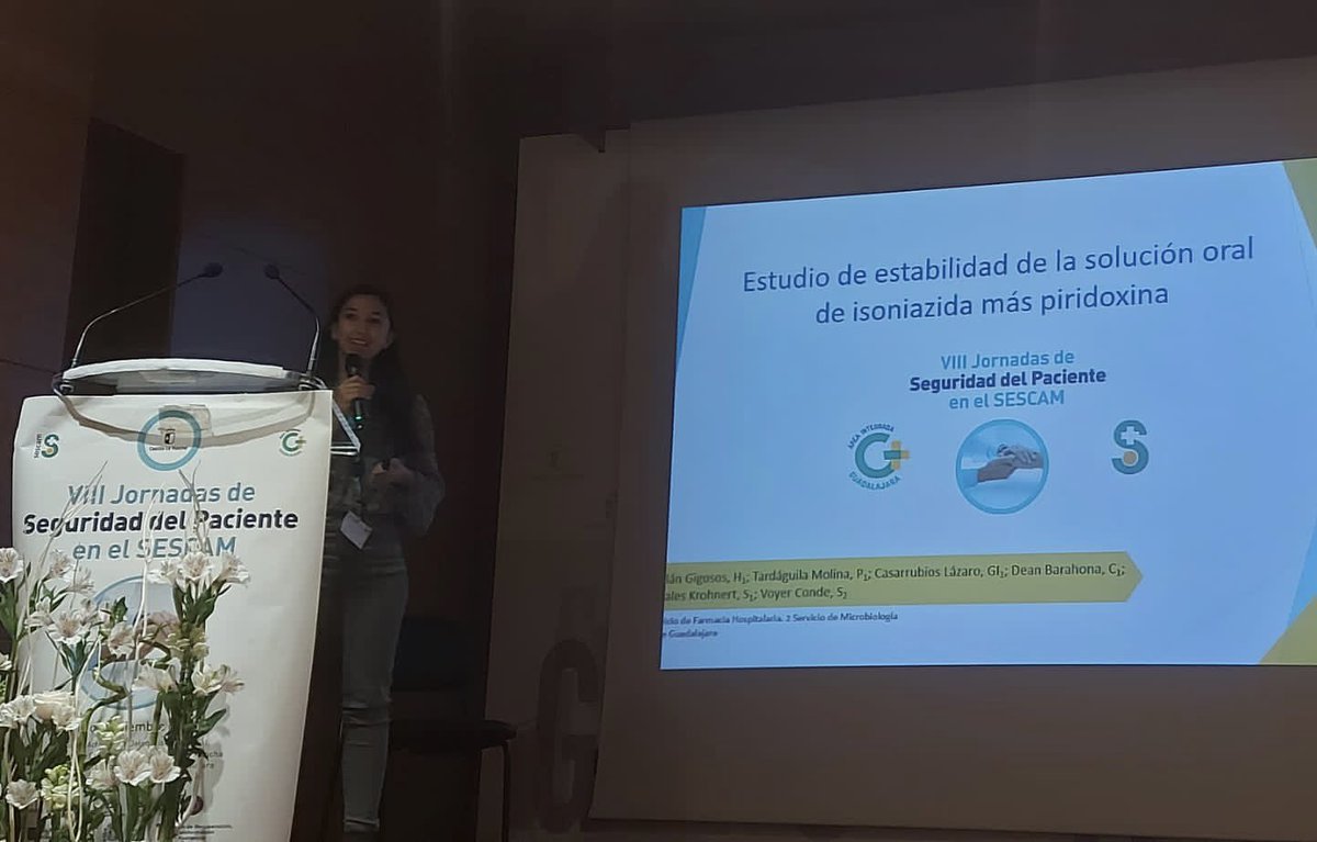Para finalizar las #VIIIJornadasSeguridadPaciente del SESCAM, <a href="/hachelena98/">Helena GG</a> nos ha presentado el “Estudio de estabilidad de la solución oral de isoniazida más piridoxina”, realizado junto con <a href="/PatriciaTardag1/">Patricia Tardaguila</a> para mejorar la seguridad y adherencia del paciente pediátrico👶🏻👩🏻‍🔬🧪