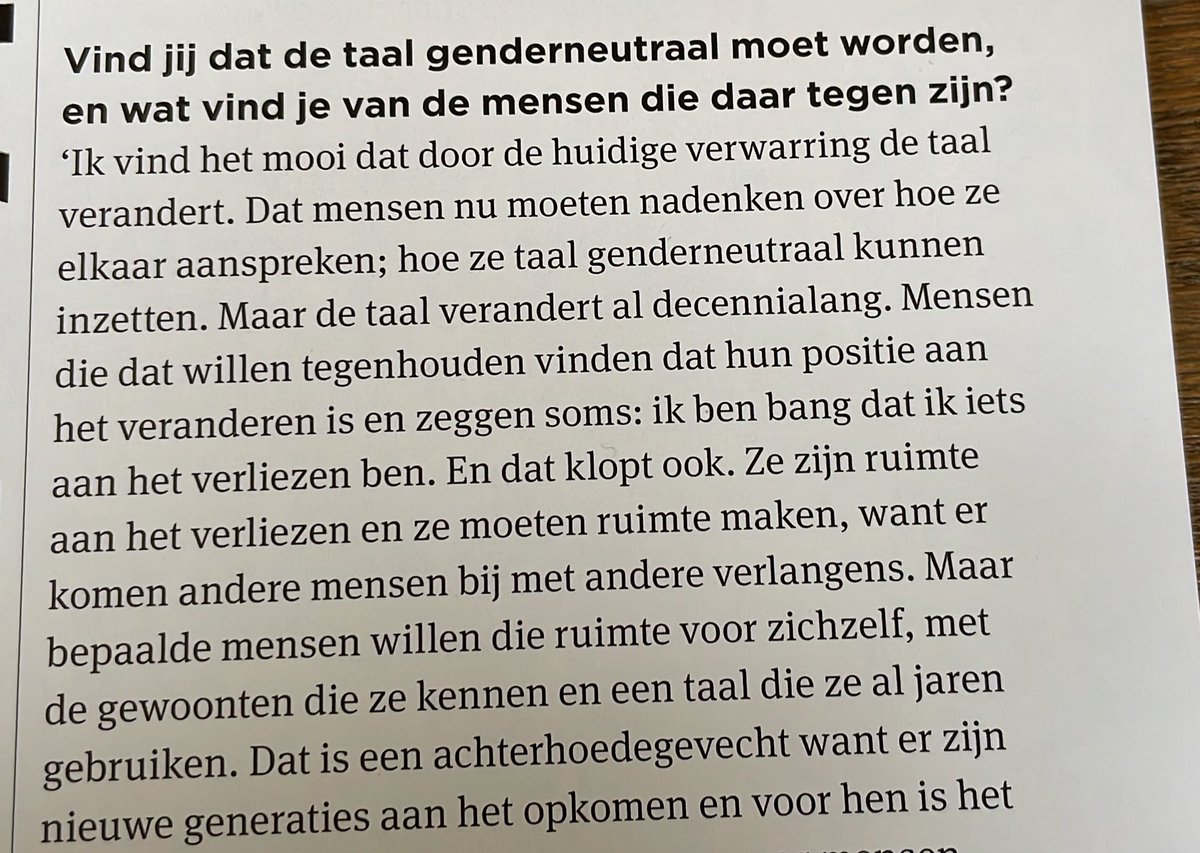 anke_ha's tweet image. Artikel gelezen waarbij met die naar de persoon wordt gerefereerd. Niet hij of zij. Mooie ontwikkeling, al struikelde ik wel over de zinnen. Het is wennen, iets wat die (@LaraBillieRense) ook aangeeft: “ik vind het mooi dat door de huidige verwarring de taal verandert.”