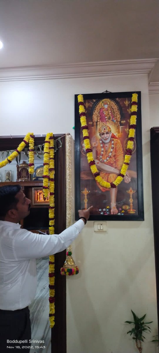 karunasagarllb's tweet photo. On the instructions of @bandisanjay_bjp ji visited the house of BJP MP @Arvindharmapuri garu which is vandalised by TRS Goondas along advocates team, also interacted with his mother...@BJP4Telangana https://t.co/bJN5M8rSnv