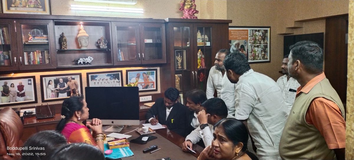 karunasagarllb's tweet photo. On the instructions of @bandisanjay_bjp ji visited the house of BJP MP @Arvindharmapuri garu which is vandalised by TRS Goondas along advocates team, also interacted with his mother...@BJP4Telangana https://t.co/bJN5M8rSnv