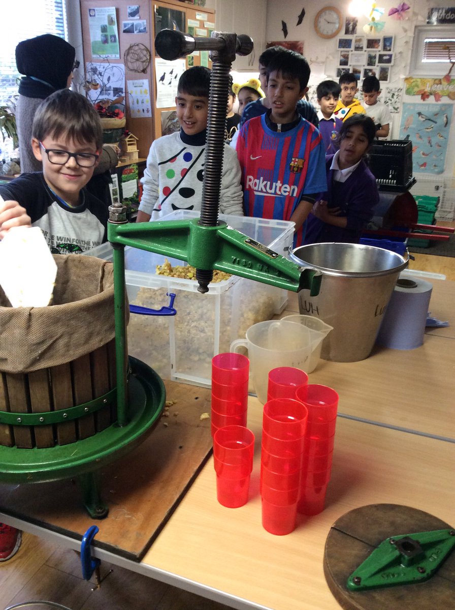 ECS_Keighley's tweet photo. Year 4 enjoyed making apple juice this morning, they went through the process from apples to juice. We are looking forward to planting our fruit trees next year.Thank you Fruit Works co-operative. #outdoorlearning #CLOtC #caringforourenvironment @FruitWorksCoop https://t.co/95792mCujj