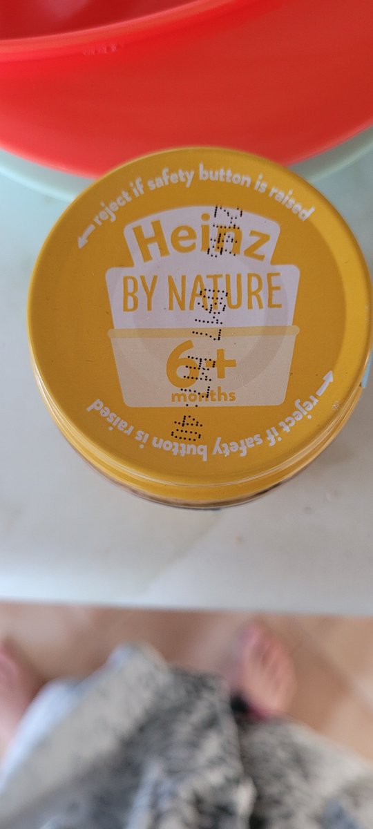 Dawn1e83's tweet photo. @HeinzUK @asda @GorseinonWeb #gorseinon #heinzbynature I think you've got your jars and lids mixed up? 4+ lid on 6+ jar and vice versa?! My baby is 7 months so doesn't matter, but others may need to know with young weaners https://t.co/arjkTOYrIi