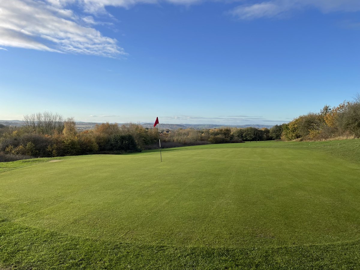 Greens have been rolled this morning ahead of the weekend!🏌🏼‍♂️