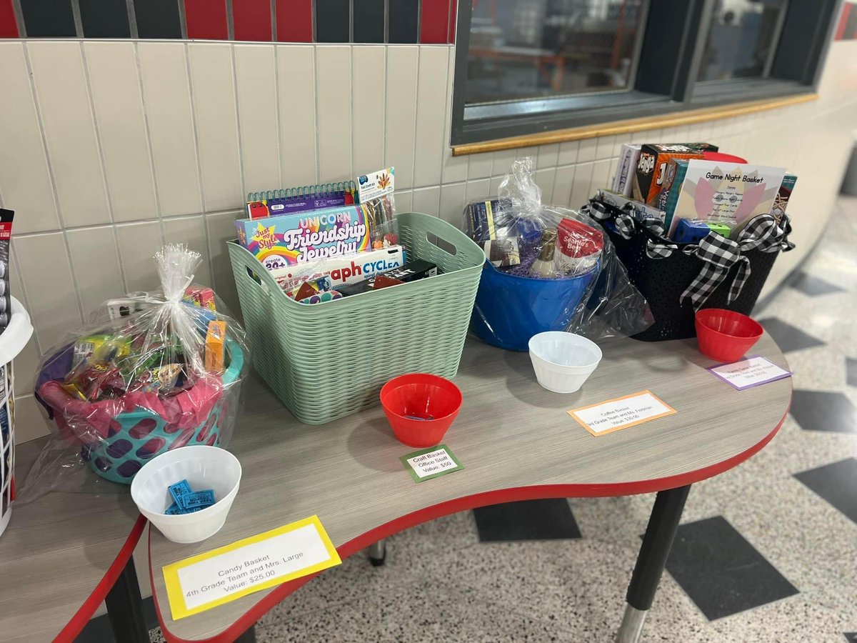 Thankful for <a href="/PleasantRunElem/">Pleasant Run Elem.</a> Liaison Yvette Glenn and her community partners in providing  her annual Turkey Bingo event! #WarrenWill #Thankful #differencemaker