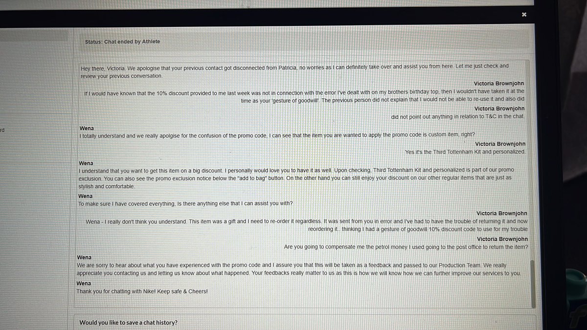 VickyBrownjohn's tweet photo. Absolutely disgusting the vile customer service I’ve just experienced with Nike online!! Leaving the chat because they have got it wrong with a discount code I was given!! @Nike @nikefootball  @NikeService #nike #nikecustomerservice 
Wena senior employee?!? https://t.co/TyFAVSrbqM