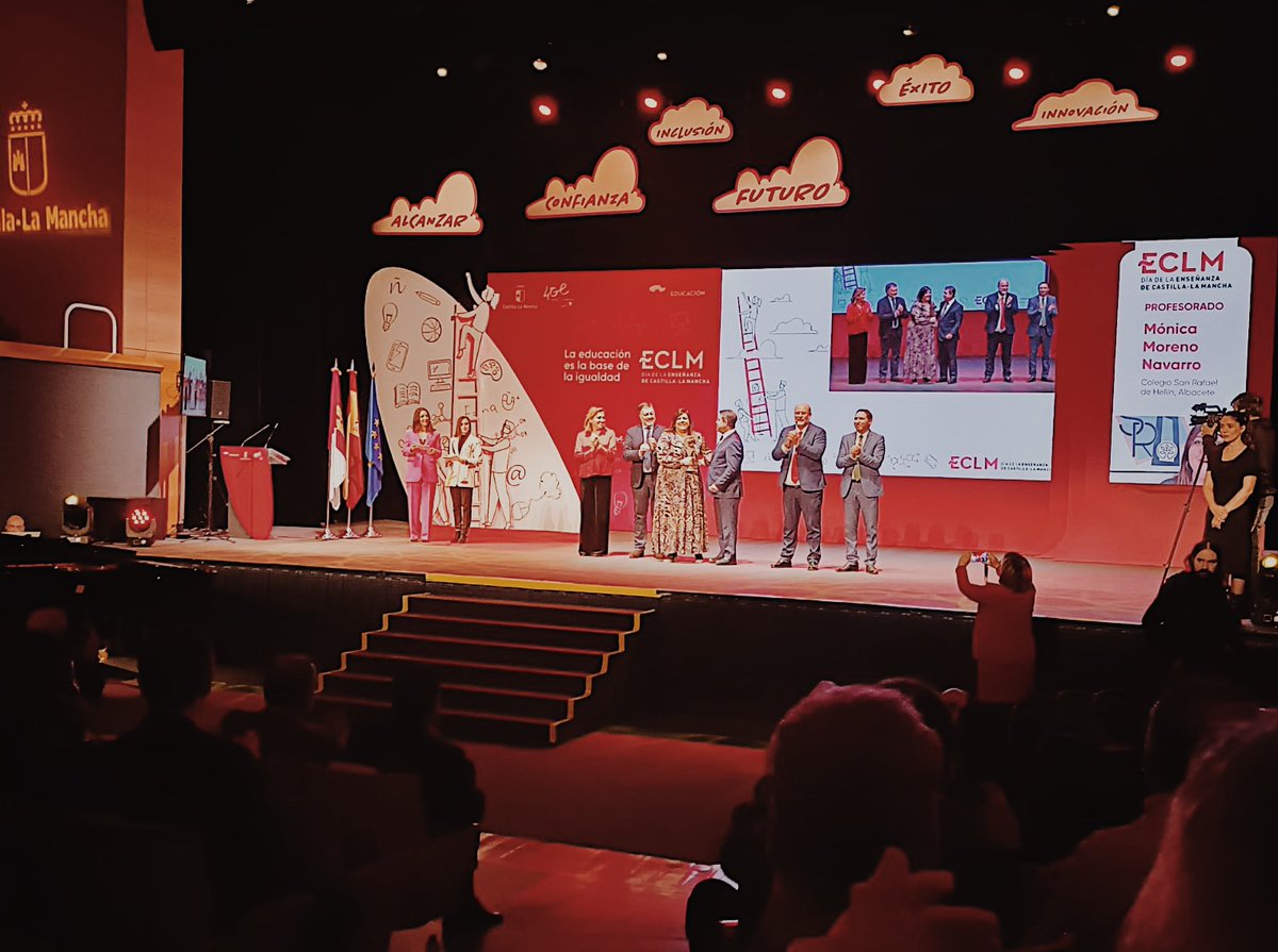 feye_enred's tweet photo. Un premio como reconocimiento a su labor, logrando ser el colegio que más ha incrementado su demanda en la zona, impulsando una #EnseñanzaInnovadora con un proyecto educativo que apuesta por las tecnologías y metodologías #colegiosfeye #ECLM #educacion #premio
@srh_feye https://t.co/3DjBoXqKf8
