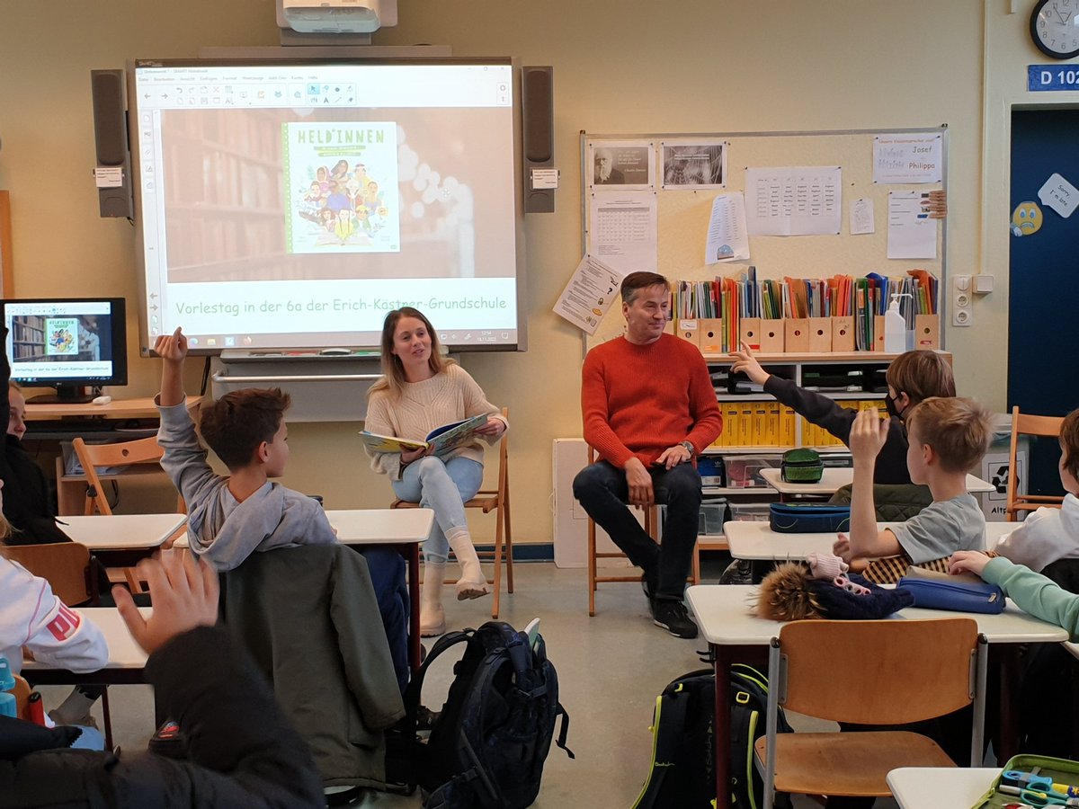 MVFP (@mvfp_presse) on Twitter photo Volles Klassenzimmer an der Erich-KĂ€stner-Grundschule in Berlin. #MVFP-BundesgeschĂ€ftsfĂŒhrer <a href="/stephanscherzer/">Stephan Scherzer</a> liest mit <a href="/ameliemariewe/">Amelie Marie Weber</a> beim  Bundesweiten #Vorlesetag vor 26 SchĂŒlerinnen und SchĂŒlern der 6a vor. #Vorlesetag2022 #Vorlesen @StiftungLesen <a href="/morgenpost/">Berliner Morgenpost</a> Volles Klassenzimmer an der Erich-KĂ€stner-Grundschule in Berlin. #MVFP-BundesgeschĂ€ftsfĂŒhrer <a href="/stephanscherzer/">Stephan Scherzer</a> liest mit <a href="/ameliemariewe/">Amelie Marie Weber</a> beim  Bundesweiten #Vorlesetag vor 26 SchĂŒlerinnen und SchĂŒlern der 6a vor. #Vorlesetag2022 #Vorlesen @StiftungLesen <a href="/morgenpost/">Berliner Morgenpost</a>
