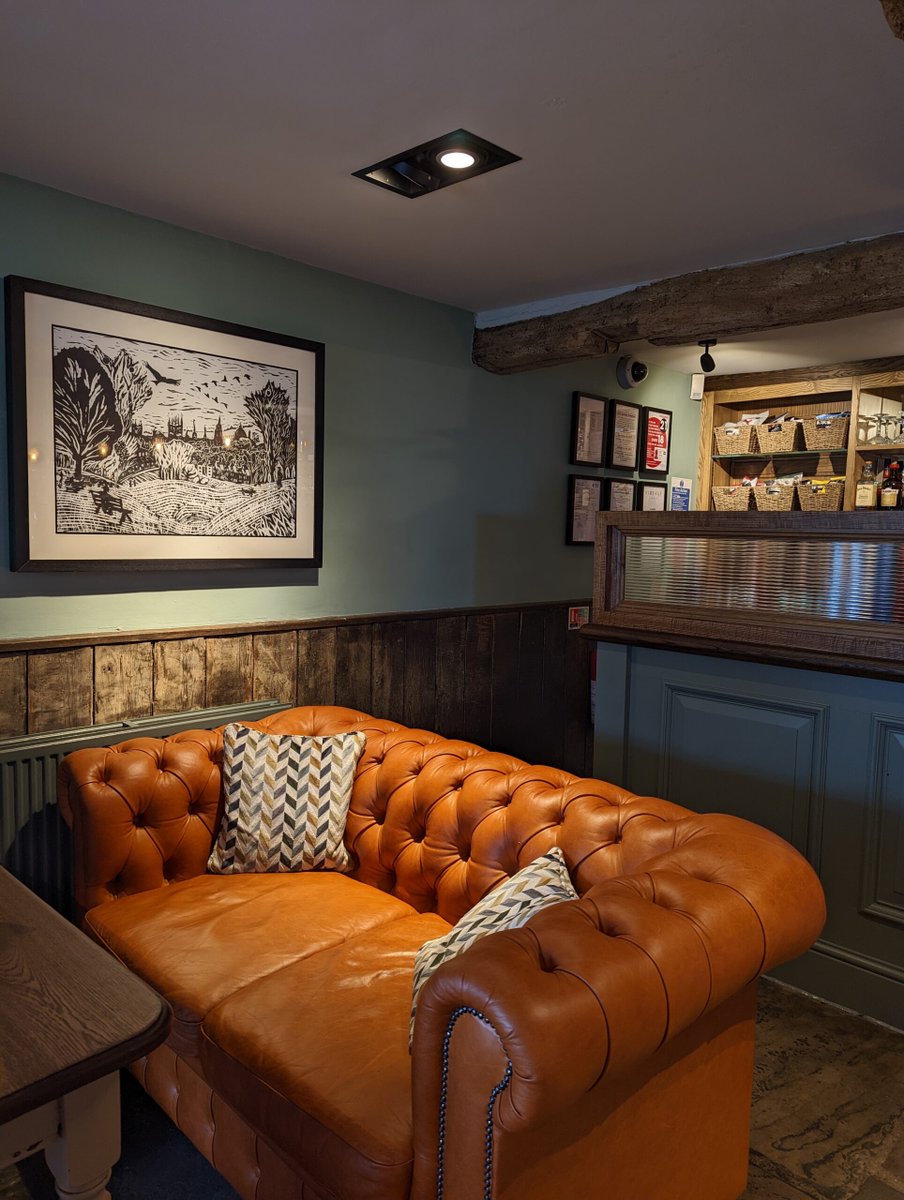 The Turnpike in Yarnton has recently undergone a makeover, and Holly &amp; Rachel went to check it out... and it sounds like the perfect cosy place to warm your cockles over Winter.

bittenoxford.co.uk/refurbished-re… 
#invite #Oxfordshire