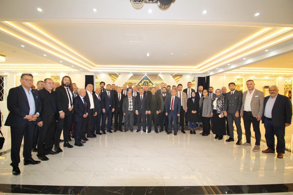 Sanayici ve İş İnsanları İstişare Toplantısı’nda Beylikdüzü’nün sanayici ve iş insanlarıyla bir araya gelerek ekonomi gündemine ilişkin sorulan sorulara açıklık getirdik.

İş dünyamızla fikir alışverişinde bulunuyor; ekonomik büyüme hedefimizi el ele vererek hızlandırıyoruz.