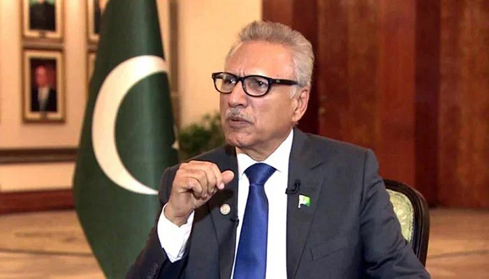 MarianaBaabar's tweet photo. Kaisay seedhay line pey agiya so he does not annoy new Chief. Talks to random aide!
โI do not have the legal authority to stop the prime minister's advice (on new Chief) I have never interfered in the affairs of the state,"
@PresOfPakistan
#wussie https://t.co/0qJU6NNExj