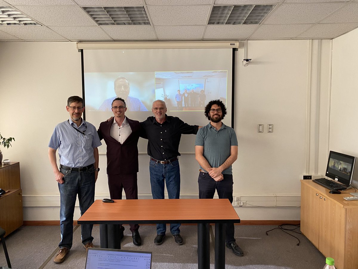 Había olvidado la magia de estar juntos: ayer por primera vez después de la pandemia pudimos tener una defensa presencial. Felicitaciones Enzo Buscaglia por tu distinción máxima. Gracias  a los miembros de la comisión por acompañarnos: J Vera, <a href="/denisparra/">Denis Parra</a> y C Perez