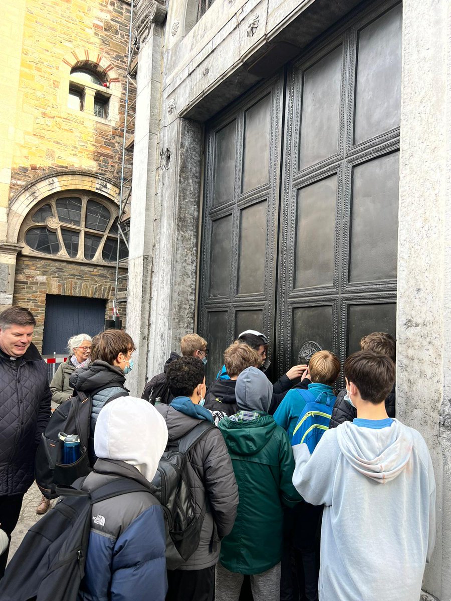 CoombeBoysNews's tweet photo. Late last night boys from year 8&amp;9 set off on their journey to The German Christmas markets. They have arrived safely and are off on their first tour. #MFLTeam https://t.co/FzeUQyZBpV