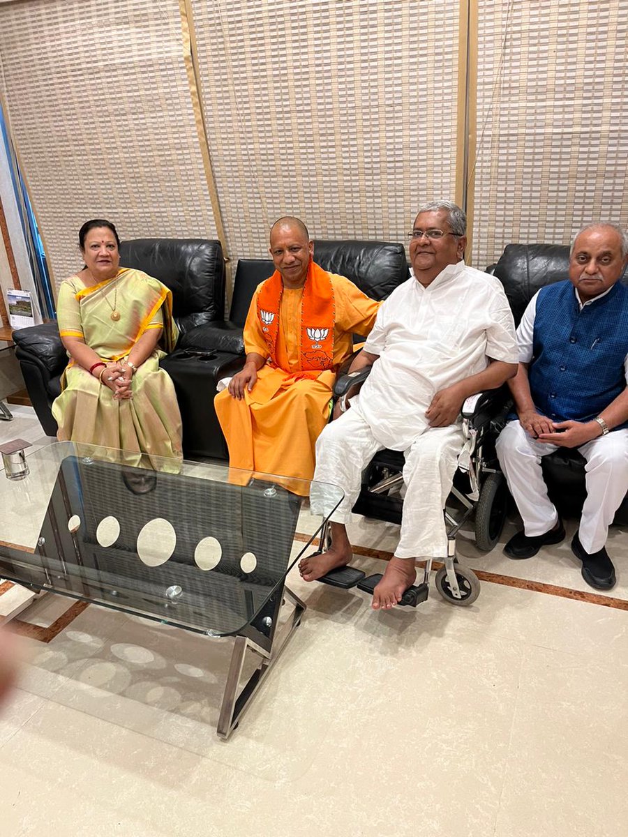 Chief Minister of Uttar Pradesh state hon. Aditya Nath Yogi today greeted Padma Shri Kanubhai Tailor at Surat airport
<a href="/myogiadityanath/">Yogi Adityanath</a> <a href="/KanubhaiTailor/">Dr.Kanubhai Tailor (Padmashri Awardee)</a> 
<a href="/BJP4Gujarat/">BJP Gujarat</a> <a href="/PMOIndia/">PMO India</a>