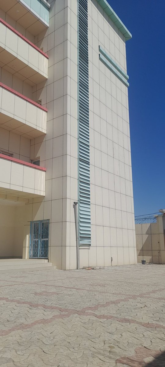 Poulaecommerce's tweet photo. BUILDING À LOUER À N'DJAMENA 
Quartier : Ndjari , Rond point Sner
Prix : 7 000 000F par mois
Parking : 15  voitures
Tel:+23566938240 
WhatsApp : +23593469905
#poulaecommerce
#ong #oilfieldservices  #banque 
https://t.co/Q7iHtNQ3P1 https://t.co/CT3mGRP2dj
