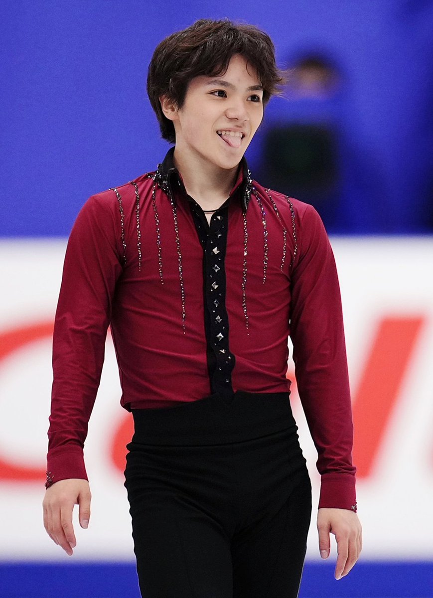 PicsShoma's tweet photo. 😛 #ShomaUno #NHKTrophy https://t.co/jl4zMpE7Ew