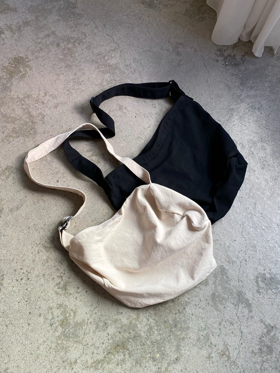 最近の掘り出し物。Amazonで見つけたこのメッセンジャーバッグが良すぎた… 2,300円とは思えないクオリティ。通学用とか普段使いとしてはもちろん、一泊くらいの荷物も余裕で入るし汎用性高くてかなり最高。